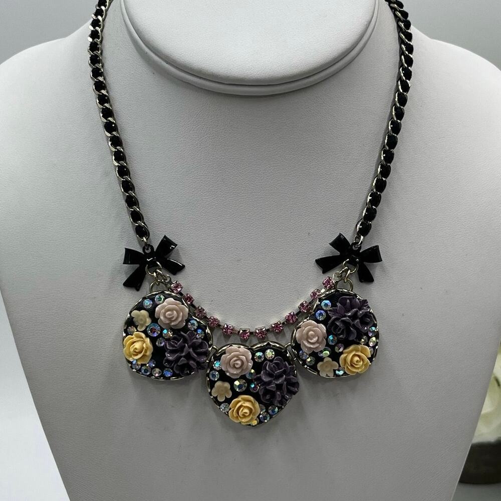 Betsey Johnson Vintage Floral Heart‎ Necklace Resin Black 
Carved Pink Rose Bow